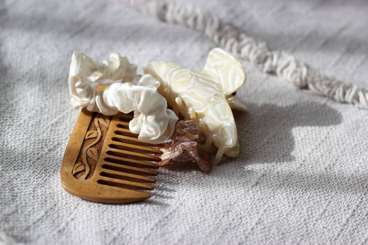 Hair Glam barrette holding soft waves in place without pulling